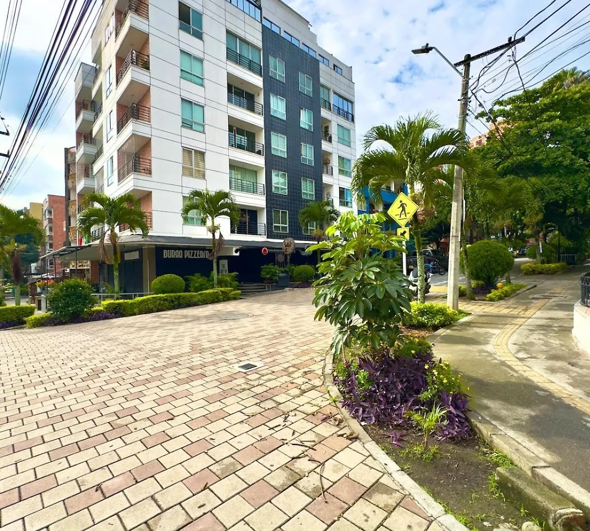 The Yellow Corner Medellin 0*,  Colombia